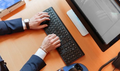 SFA / CRMの導入にあたってどこまで業務フローに合わせるべきか？追加の開発はどうすべきかの画像1